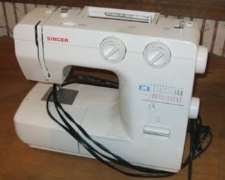 SINGER SEWING MACHINE