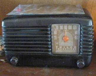 1947 PHILCO RADIO