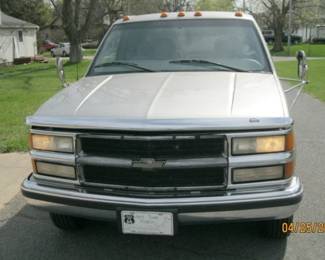 00 CHEVY 3500 FRONT