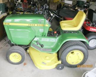 JD 212 LAWN TRACTOR
