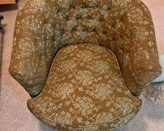Swivel Squatty Barrel Chair