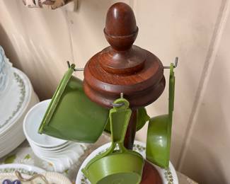 MCM Measuring Cup Holder