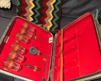 Traveling bar case