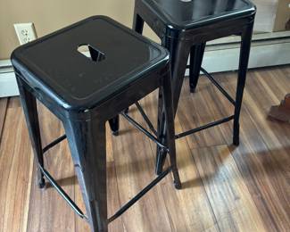 2 metal bar stools