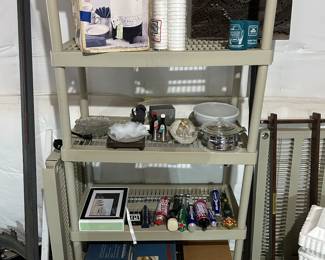 Coffee pot
Roaster
Digital photo frame
Bar glasses and draft beer pulls
