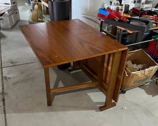 Fold out table