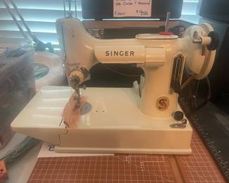 Beautiful, White Featherweight Sewing Machine in Great Condition with Case.