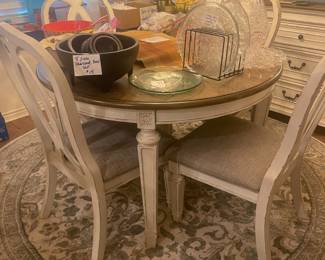 Nice Dining set with 8 chairs
