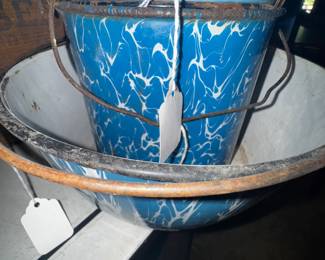Antique Blue and White Swirl
Graniteware