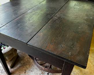 Primitive Pegged Table
