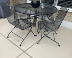 Metal Table/4 Chairs