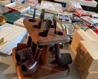 Pipe Holder w/Pipes