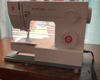 Singer Classic 44S Sewing Machine