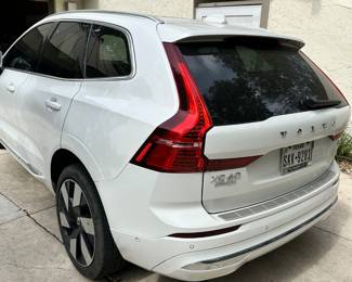 2023 Volvo XC 60/ Like new/ 15,200 Miles