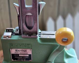 Rhyne Pick Machine ( for floral arrangements)