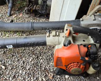 Gas leaf blowers