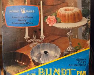New old Stock bundt pan
