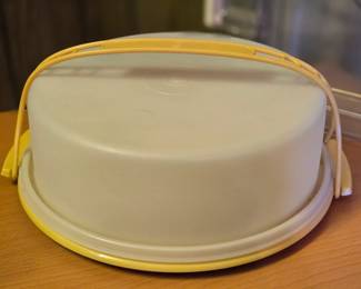 Tupperware cake carrier