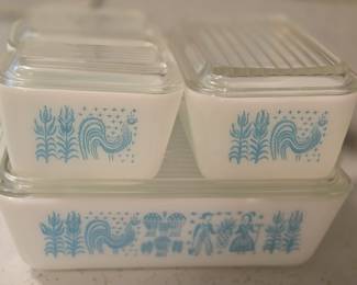 Pyrex Butterprint refrigerator set