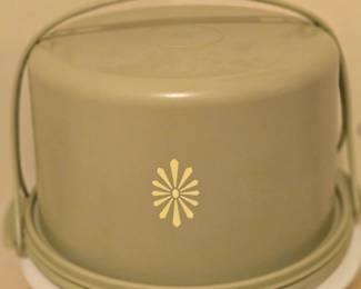 Tupperware cake carrier