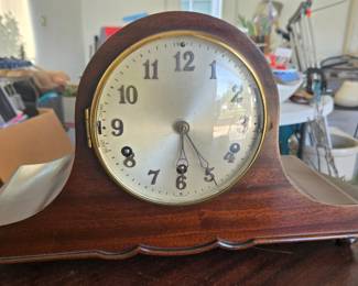 Mantel clock