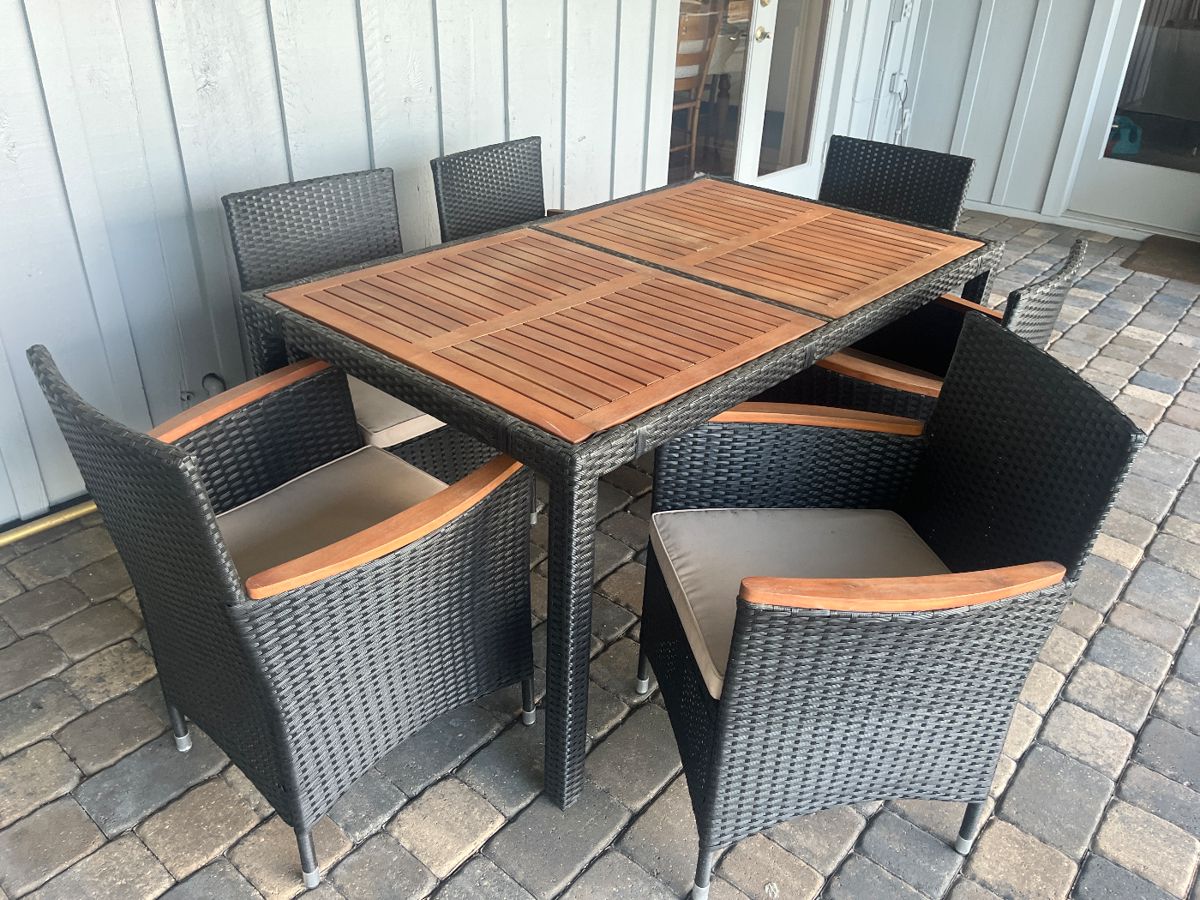 Outdoor patio set, 59 x 35 x 30