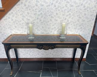 Entry table measures 54“ x 16“ x 27“