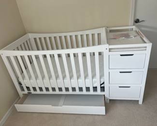 Graco “Remi” 4-in-1 changing table, crib, daybed and toddler bed with headboard only. Mattress height is adjustable, storage drawer underneath.