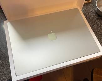 2024 Thin Apple Mac Book 15"