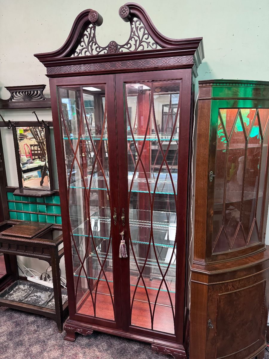 One of TWO Jasper Cabinet Co. Lighted Curios