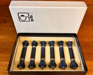 R127 - $15. Vintage Gelb Knife Rests - in box. Excellent Condition.