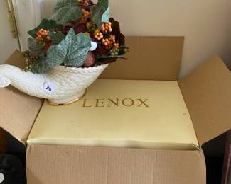 R92 - $6. Lenox Small Cornucopia.