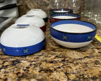 R182 - 20. $Set of 6 Bowls. Dansk Quiltings Dinnerware. Minor wear on rims of all.