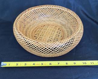 R31 - $20. Tokaido Japan Basket. Measures 10" wide x 3" tall. Excellent Condition