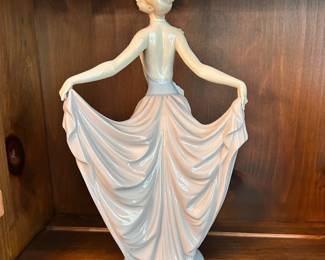 R150 - $40. Lladro "The Dancer". Measures 12" tall.