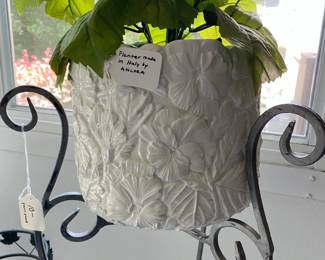R62 - $25. Pansy Design Ancora Planter - Made in Italy.