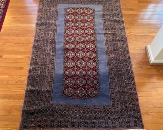 R58 - $275. Pakistan Wool Area Rug. Tapis Garanti. Measures