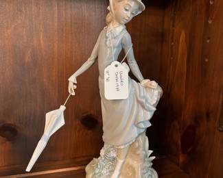 R141 - $30. Lladro "Dalsa" 1977 "Young Lady in Trouble" . Measures 11" tall.