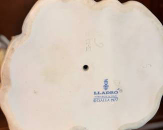 R141 - $30. Lladro "Dalsa" 1977 "Young Lady in Trouble" . Measures 11" tall.