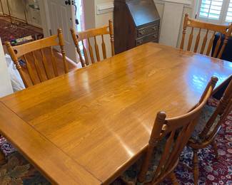 R28 - $550. Vintage Ethan Allen Trestle Dining Table - Maple & Birch. Also has 2 leaves. 2 captains chairs. 4 regular chairs. Measures 70" long x 38" wide x 29.5" tall. Each leaf is 15"