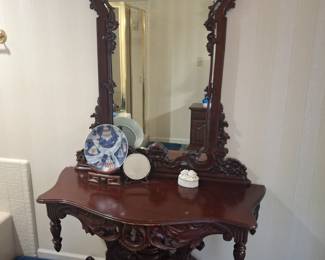 Vintage Console Table w/mirror