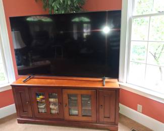 TV Stand/ TV