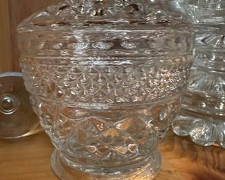 Cream and sugar bowls
