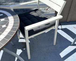 Nice cream arm chairs and table set Set is 60.00!