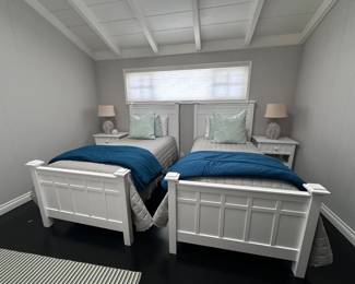 Pair Twin beds with great mattresses and bedding