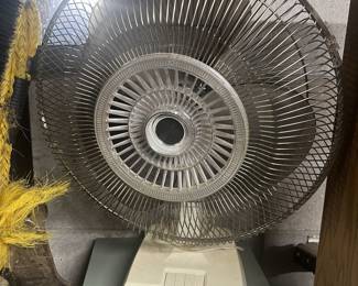 Oscillating fan