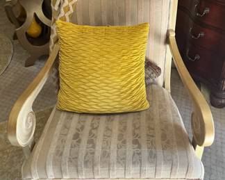 28 Golden Chair