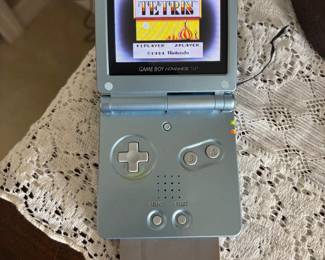 GAME BOY ADVANCED W/ GAME