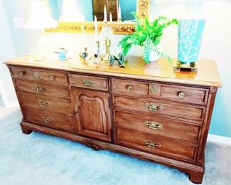 Ladies dresser