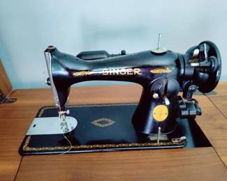 Vintage Singer in Cabinet